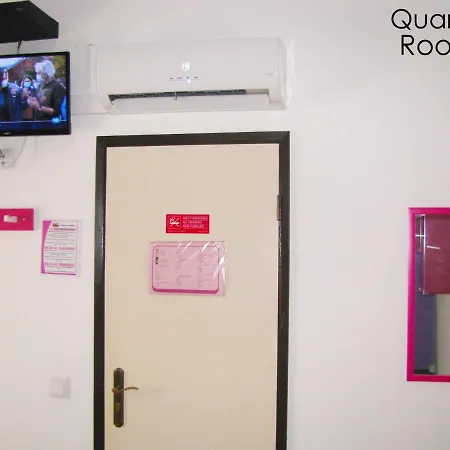 Tiago & Jorge בית הארחה נאזרה