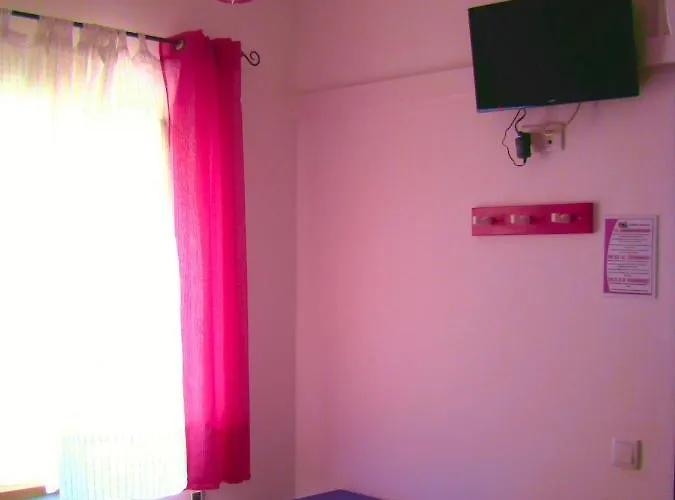 Tiago & Jorge בית הארחה נאזרה