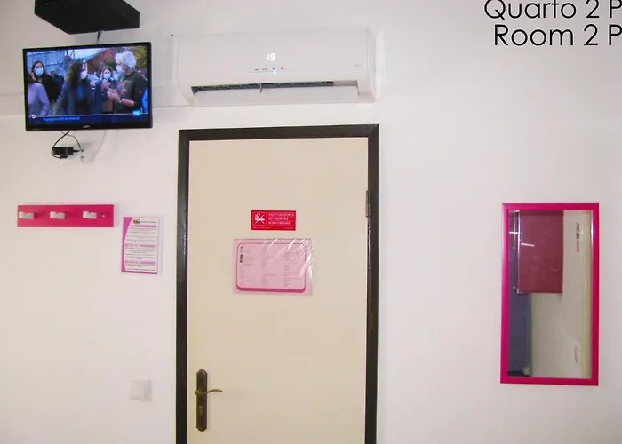 Tiago & Jorge בית הארחה נאזרה